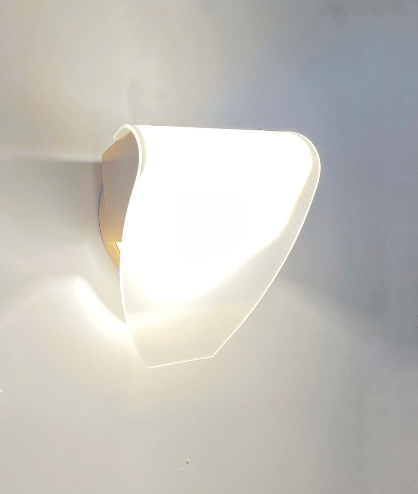 Postmodern White Glass Gold Set of Four Wall Sconces by Blauet, Barcelona, 1990s For Sale 3