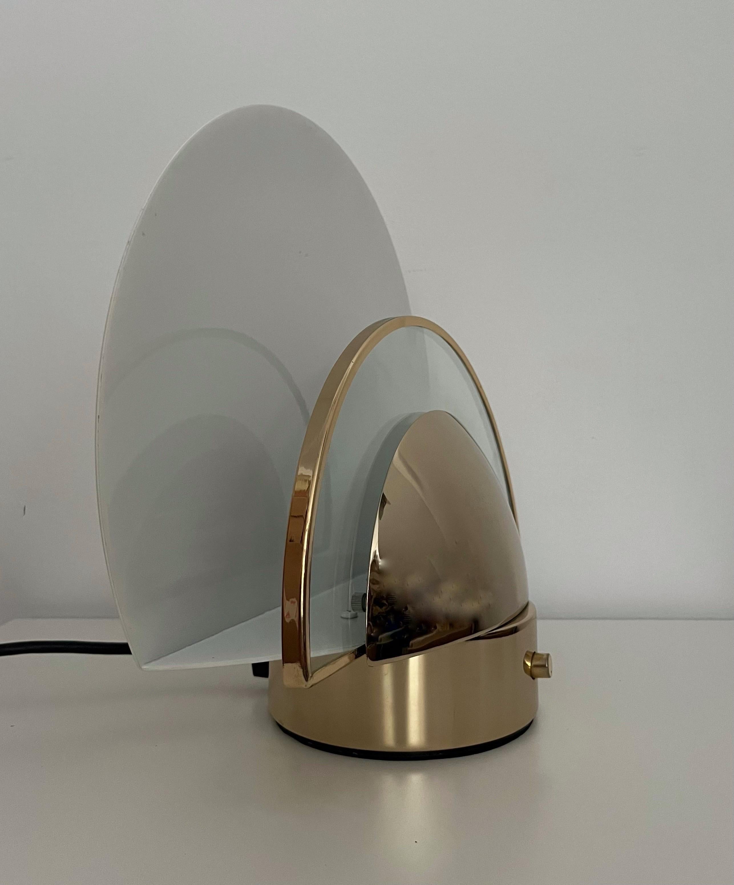 Espagnol Lampe de bureau espagnole postmoderne à gradation dorée et blanche par Estiluz, Barcelone, années 1980 en vente