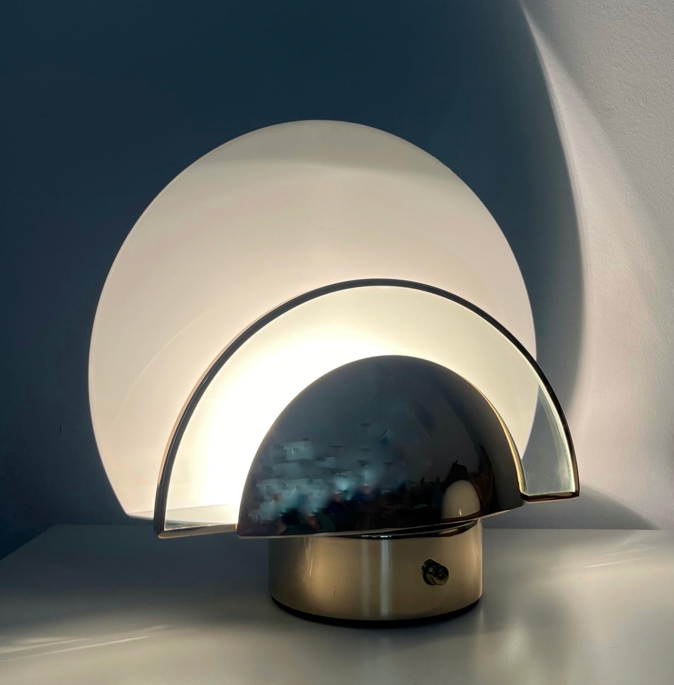 Fin du 20e siècle Lampe de bureau espagnole postmoderne à gradation dorée et blanche par Estiluz, Barcelone, années 1980 en vente