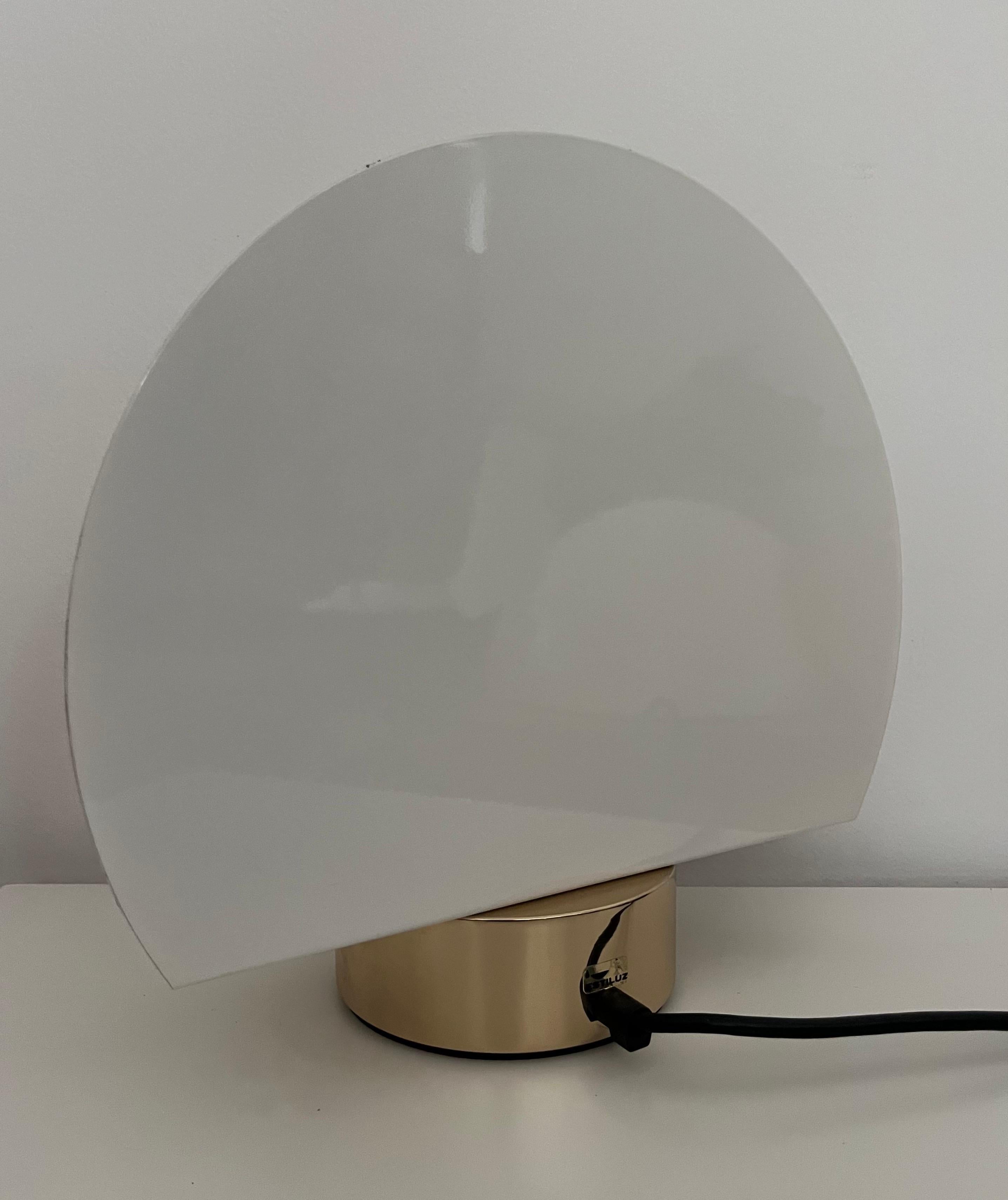 Lampe de bureau espagnole postmoderne à gradation dorée et blanche par Estiluz, Barcelone, années 1980 en vente 3