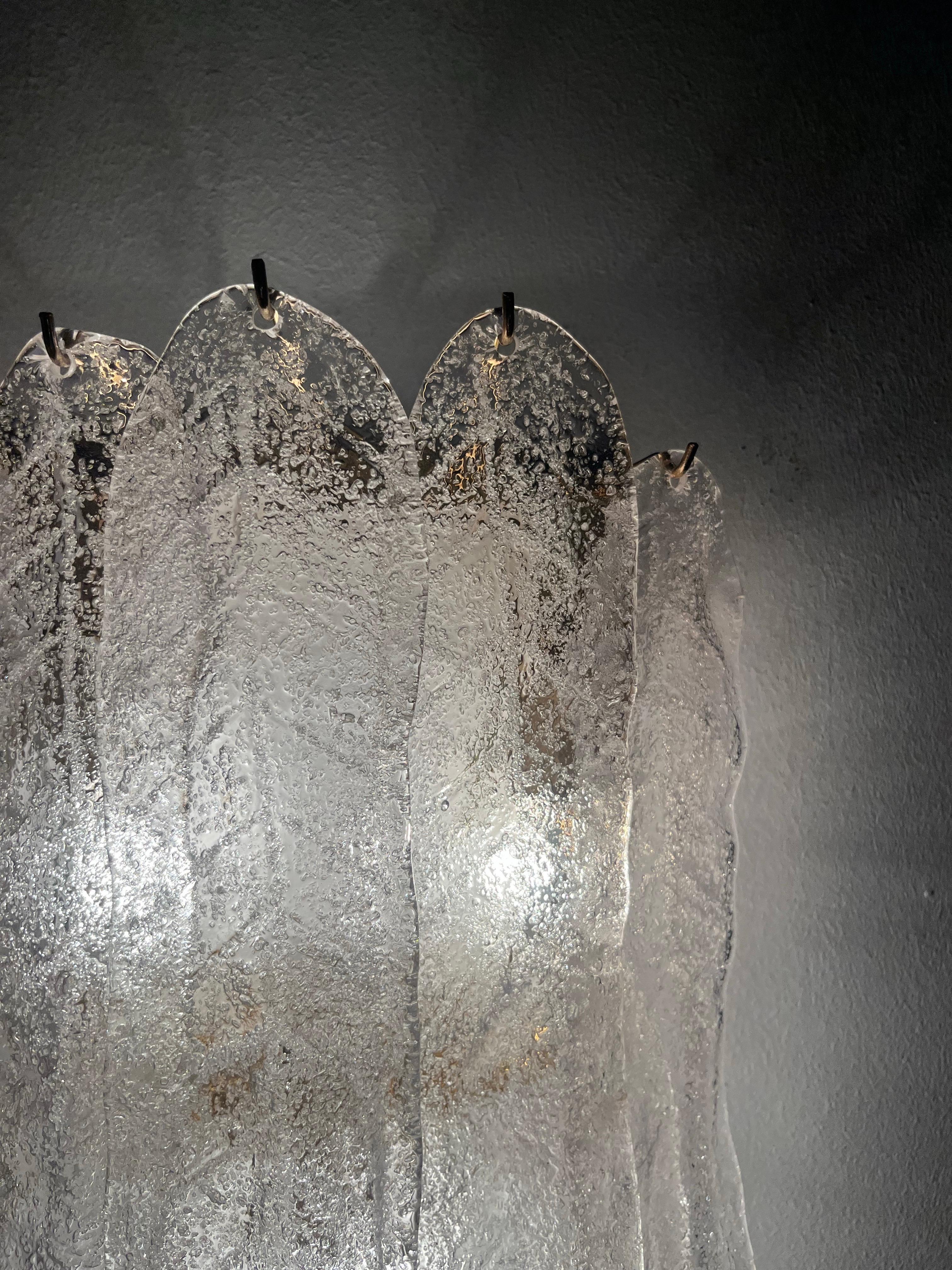 Late 20th Century Italian Midcentury Long Large Leaf Clear Murano Wall Sconce by Mazzega, 1970s