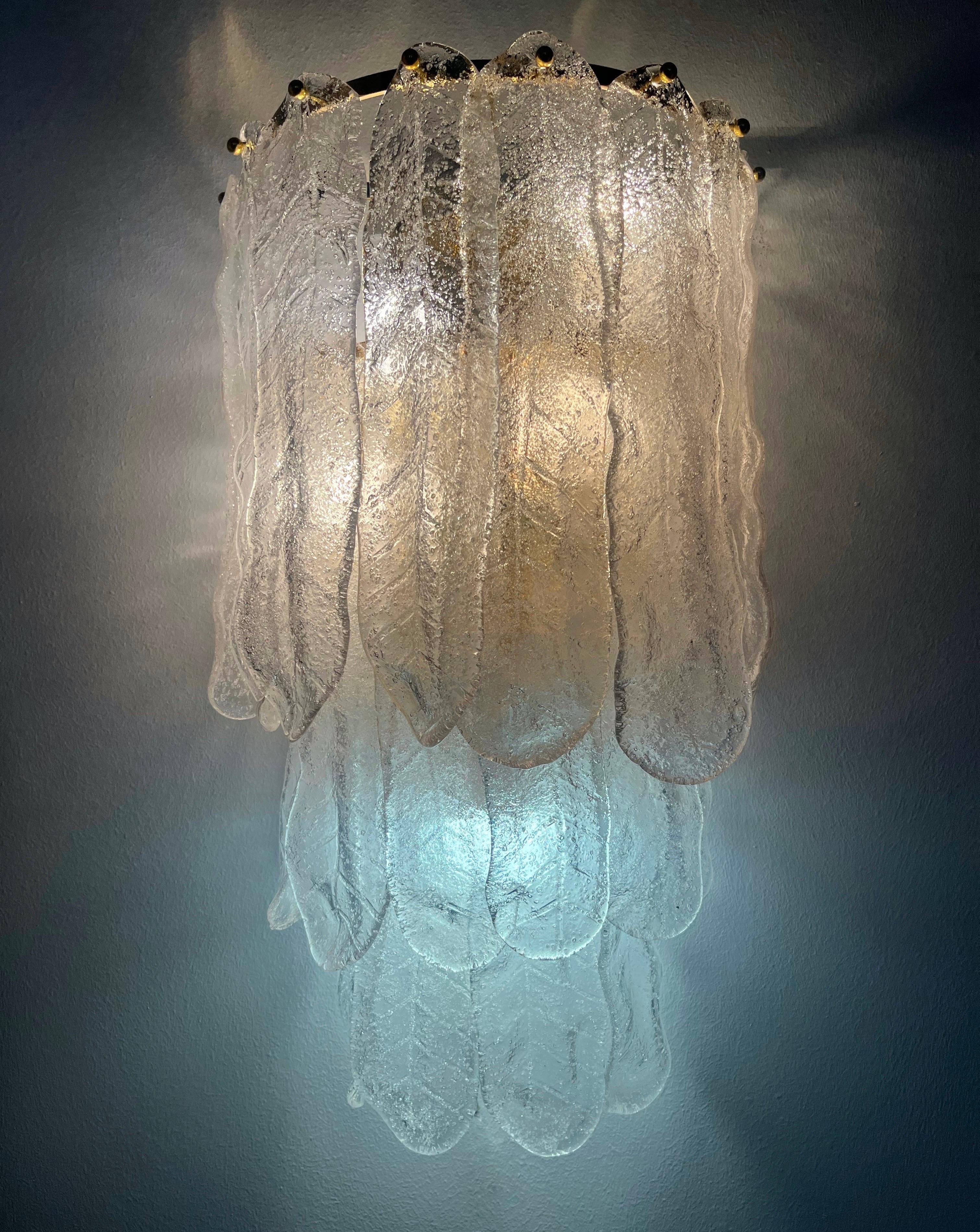 Mid-Century Modern Grande paire d'appliques murales italiennes mi-siècle unique de Murano par Mazzega, 1970 en vente