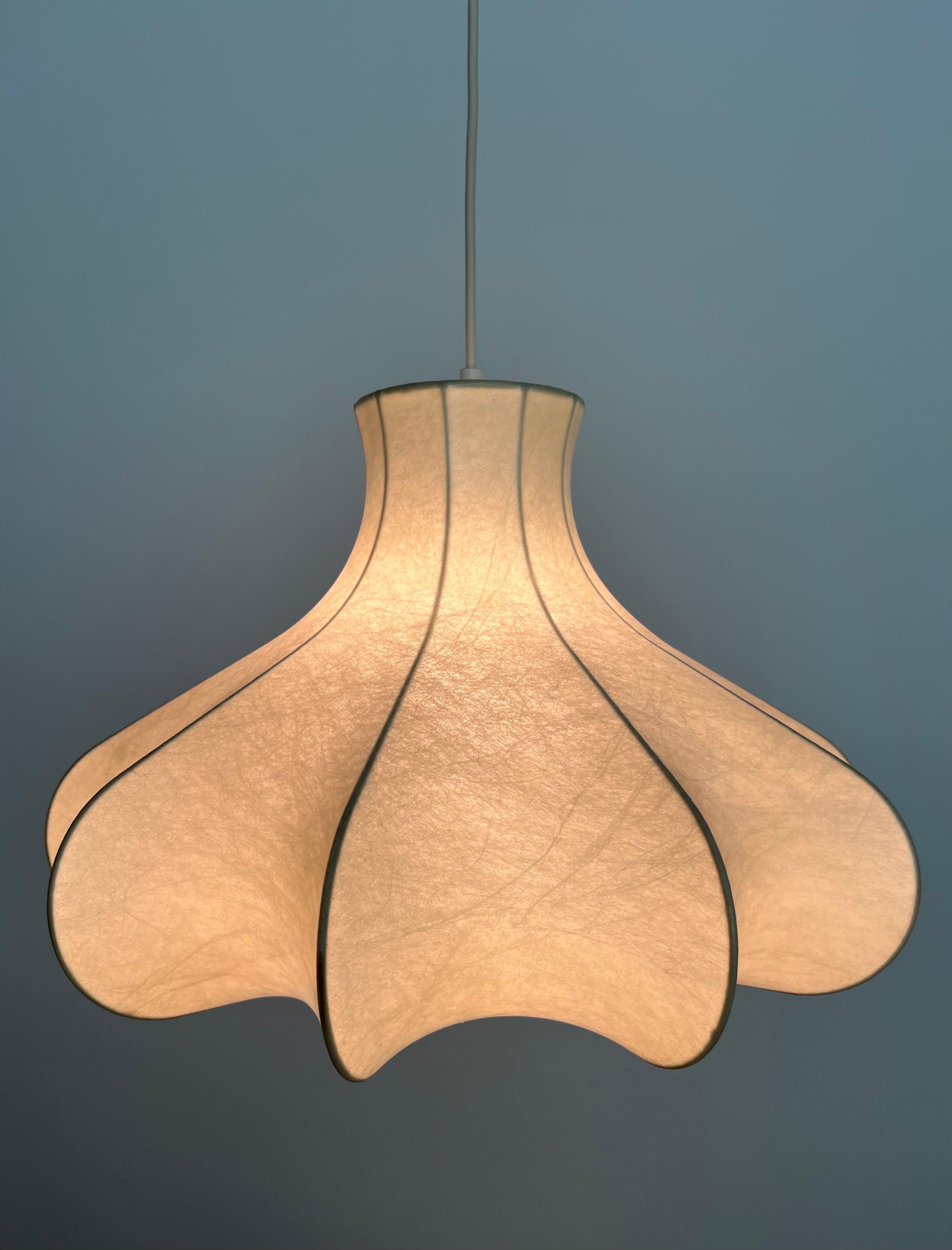 Deutscher Blumenkronleuchter „Cocoon“ aus der Mitte des Jahrhunderts von Goldkant Leuchten, 1960er Jahre (Moderne der Mitte des Jahrhunderts) im Angebot