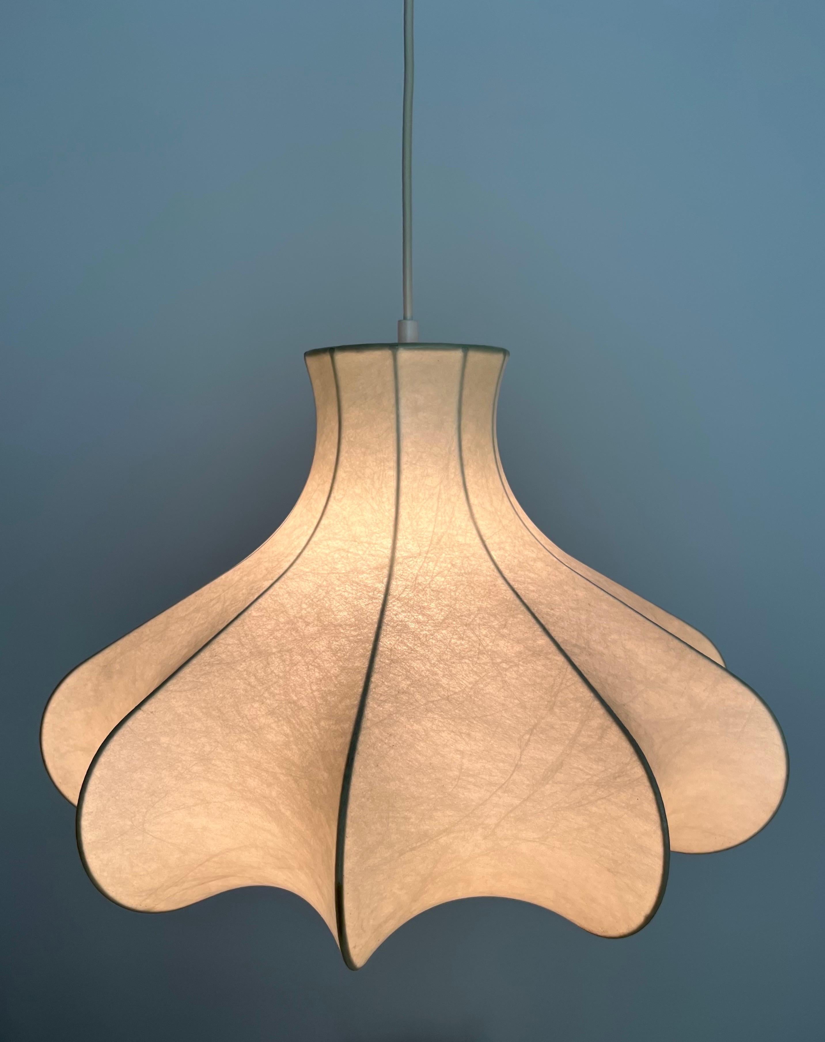 Deutscher Blumenkronleuchter „Cocoon“ aus der Mitte des Jahrhunderts von Goldkant Leuchten, 1960er Jahre im Angebot 1