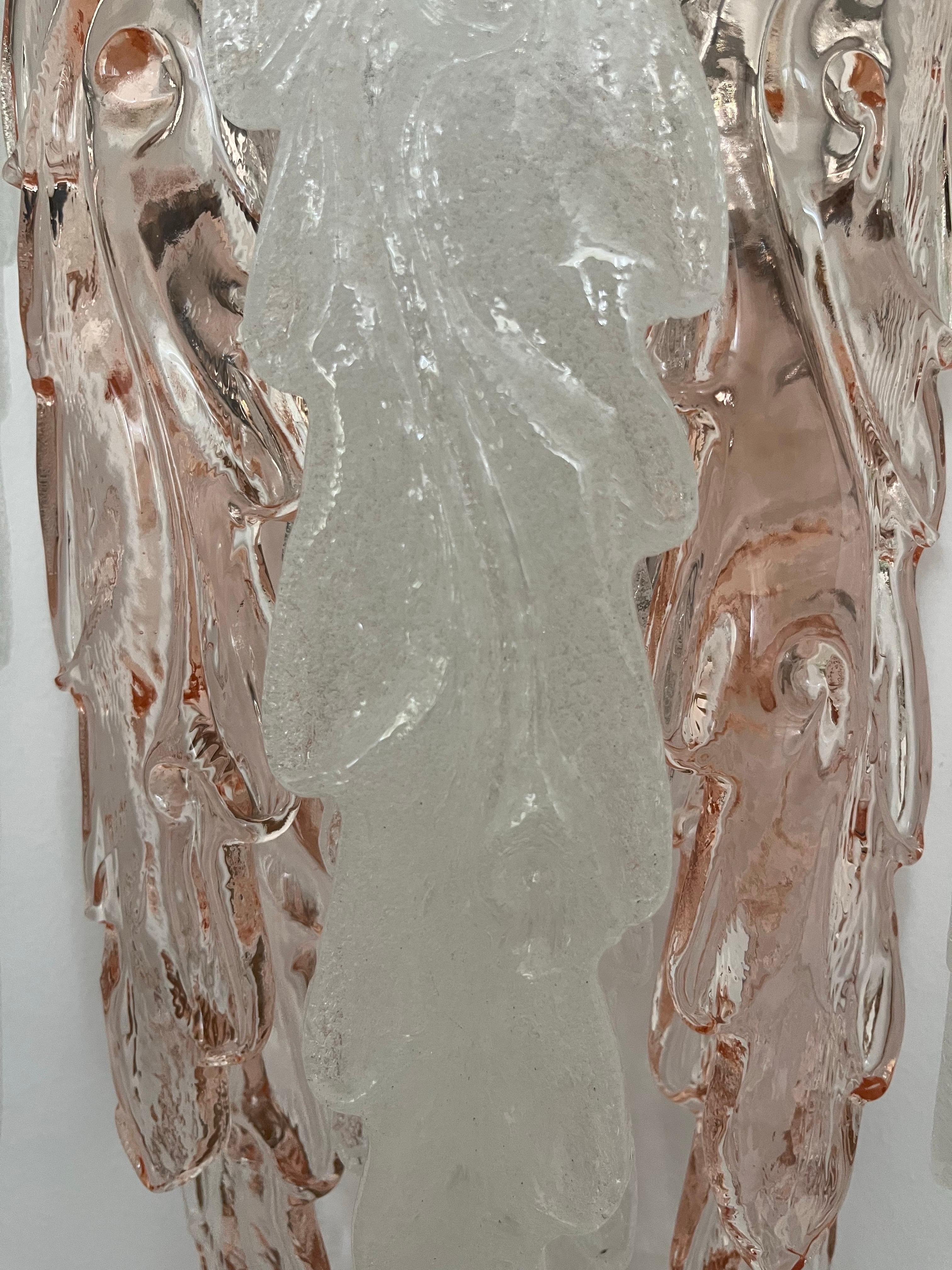 Italienischer Wandleuchter aus rosa Muranoglas von Mazzega aus der Mitte des Jahrhunderts, 1970er Jahre (Metall) im Angebot