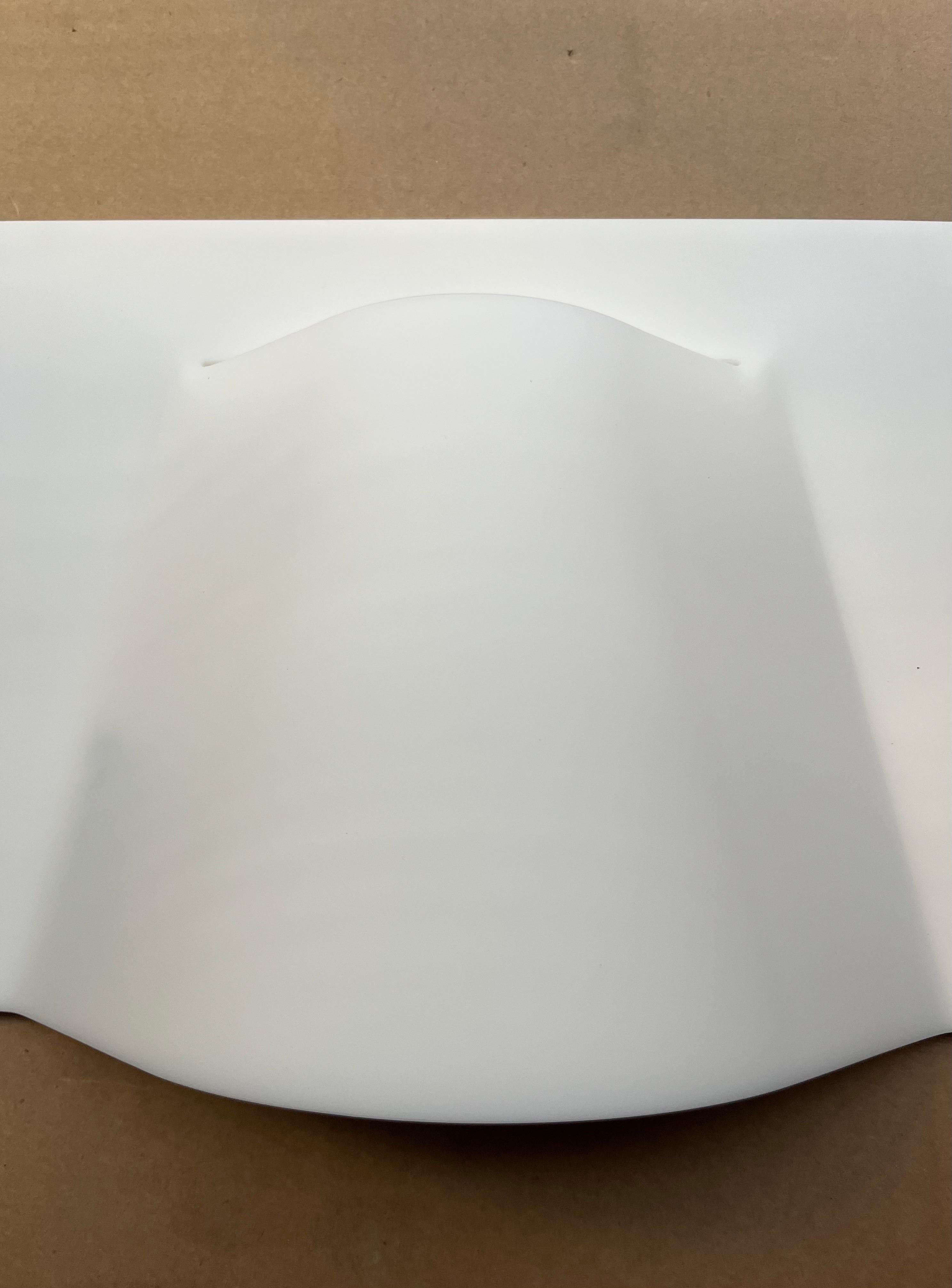 Pareja posmoderna de apliques de Lucite blanco de Estiluz, Barcelona, años 90 Metal en venta