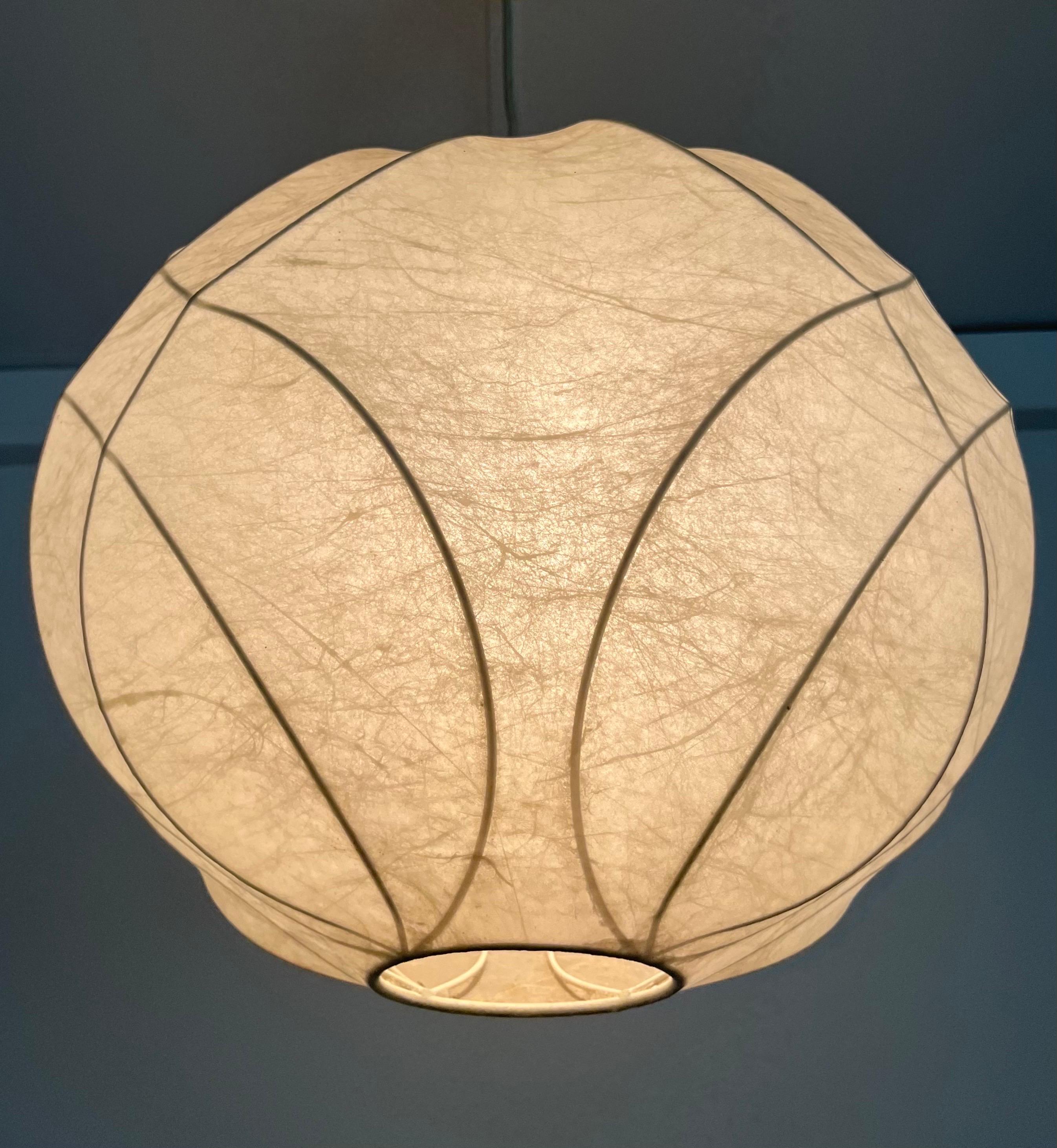 Lampadario Cocoon tedesco di metà secolo di Friedel Wauer per Goldkant, anni '60 in vendita 3