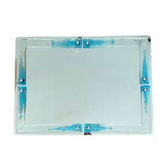 Grand miroir mural italien du milieu du siècle en verre de Murano bleu clair par Mazzega, 1970