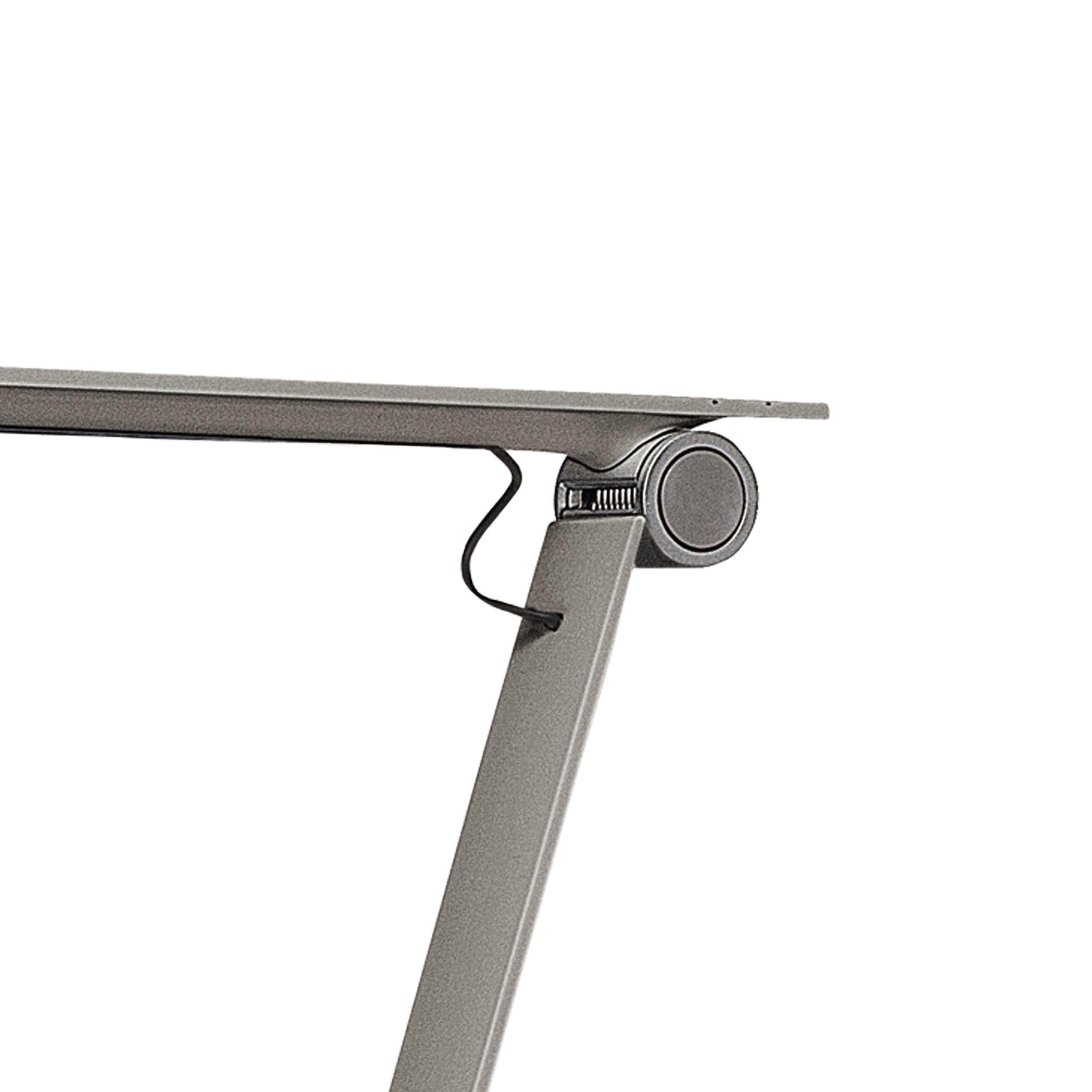 En vente : Gray (light aluminum grey.jpg) Lampe de bureau Louis Poulsen NJP par Nendo, Oki Sato 2