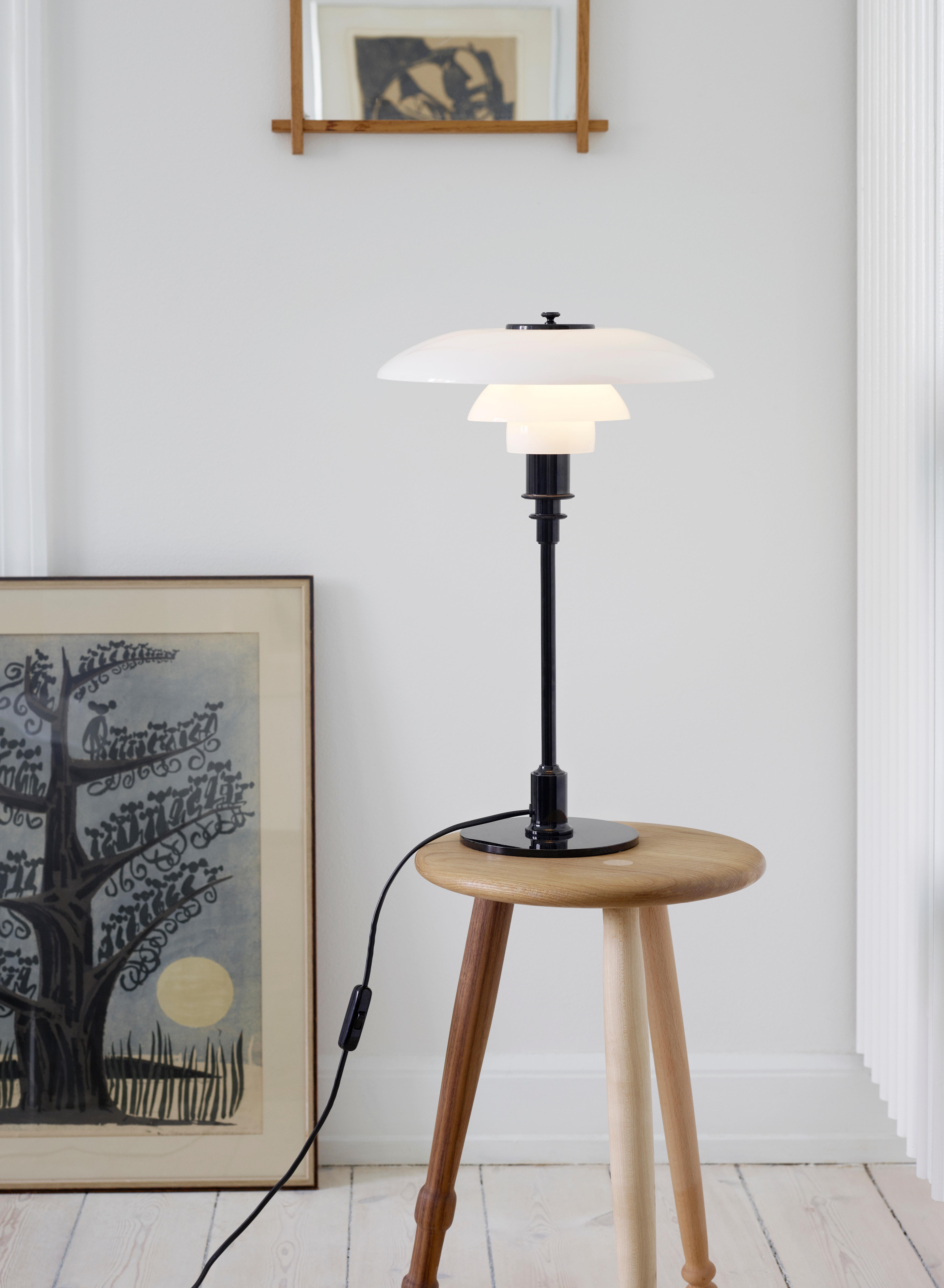 For Sale: Black (black.jpg) Louis Poulsen PH 3/2 Table Lamp by Poul Henningsen 5