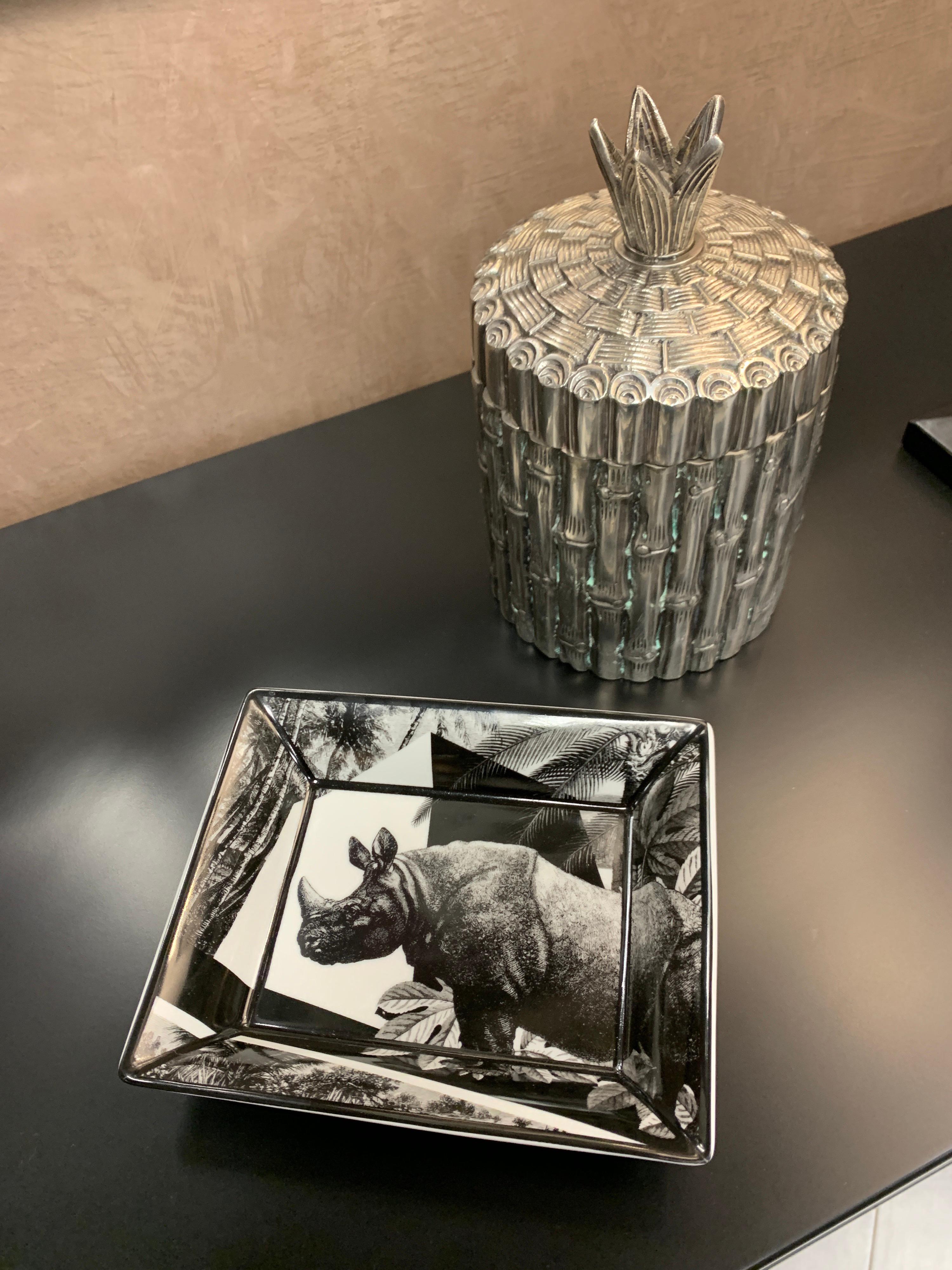 Italian Black and White Rhino Porcelaine Pocket Tray In New Condition In Scandicci, Florence