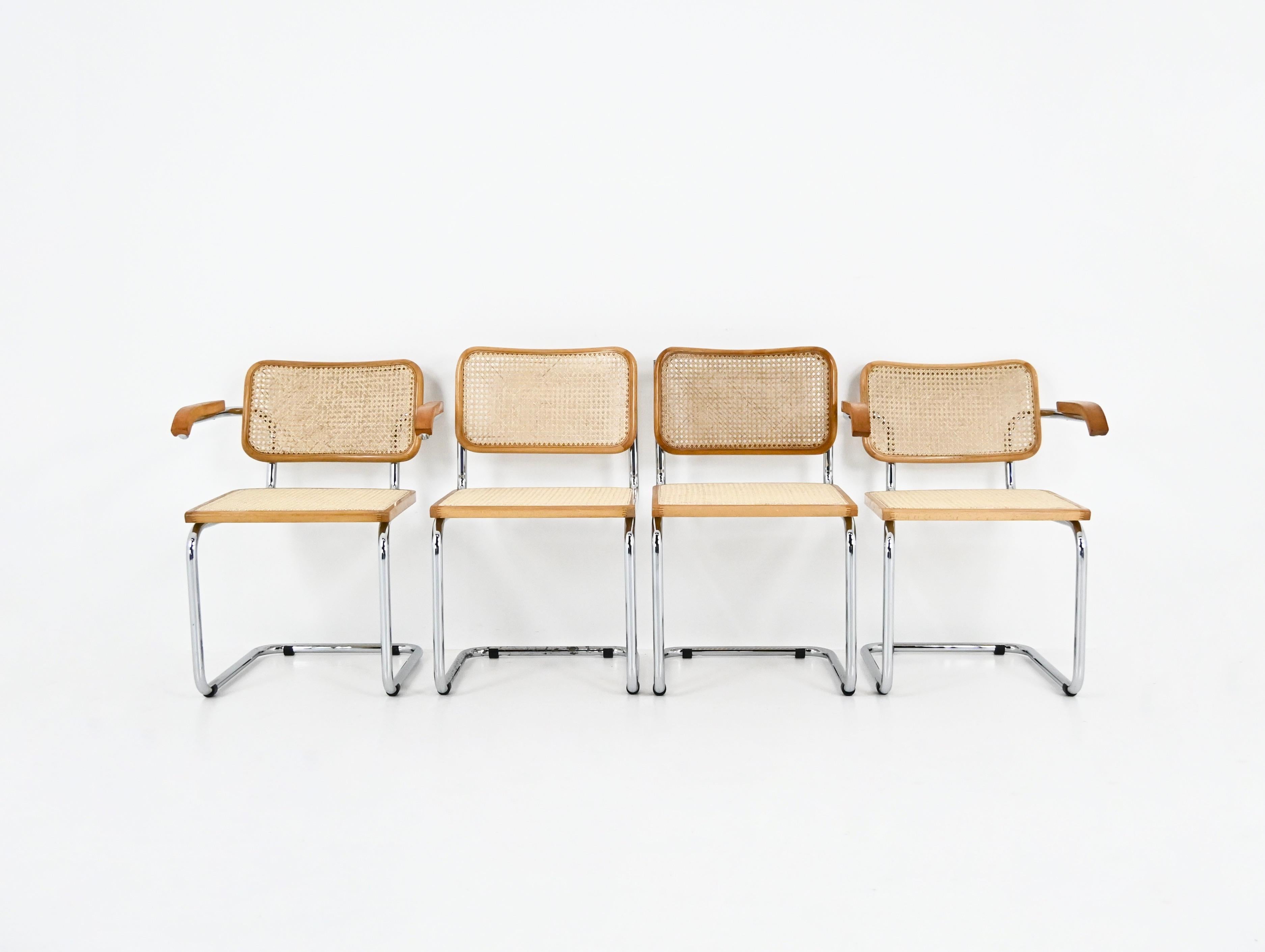 Italiano Sedie da pranzo stile B32 di Marcel Breuer, set di 4 pezzi in vendita