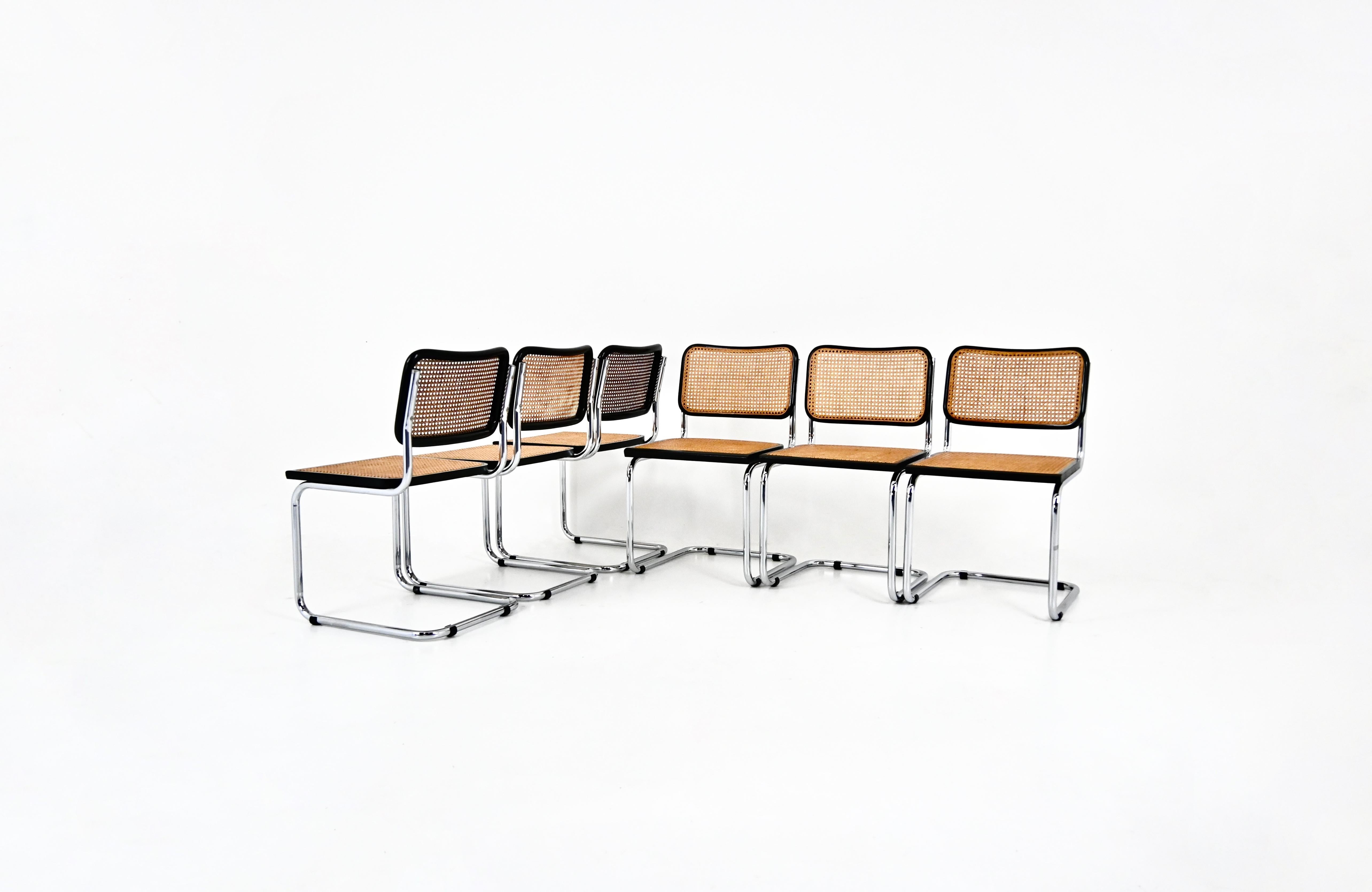 Set di 6  sedie in metallo, legno e rattan. Altezza della seduta: 46 cm. Usura dovuta al tempo e all'età delle sedie. 
PER LA SPEDIZIONE, RICHIEDICI DI RICEVERE IL MIGLIOR PREZZO
