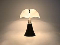 Lámpara de mesa Pipistrello negra de Gae Aulenti para Martinelli Luce