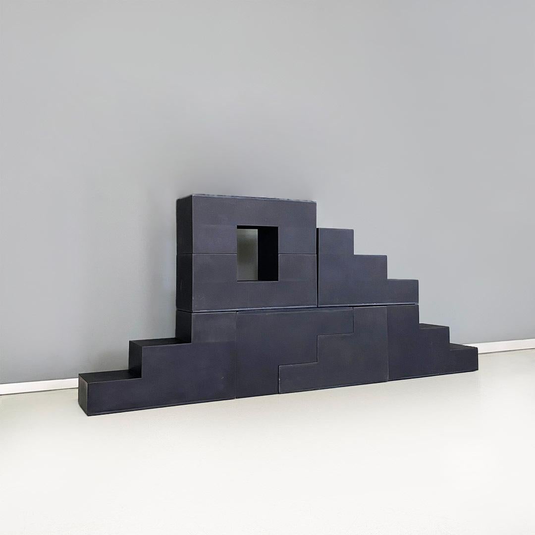 Italian Scala coffee tables, the Gli Scacchi, Mario Bellini for B&B Italia 1971.
Scala five modular coffee tables with a rectangular base in black duraplum, with a structure in the shape of a real staircase.
Produced by B&B Italia in approx. 1970.