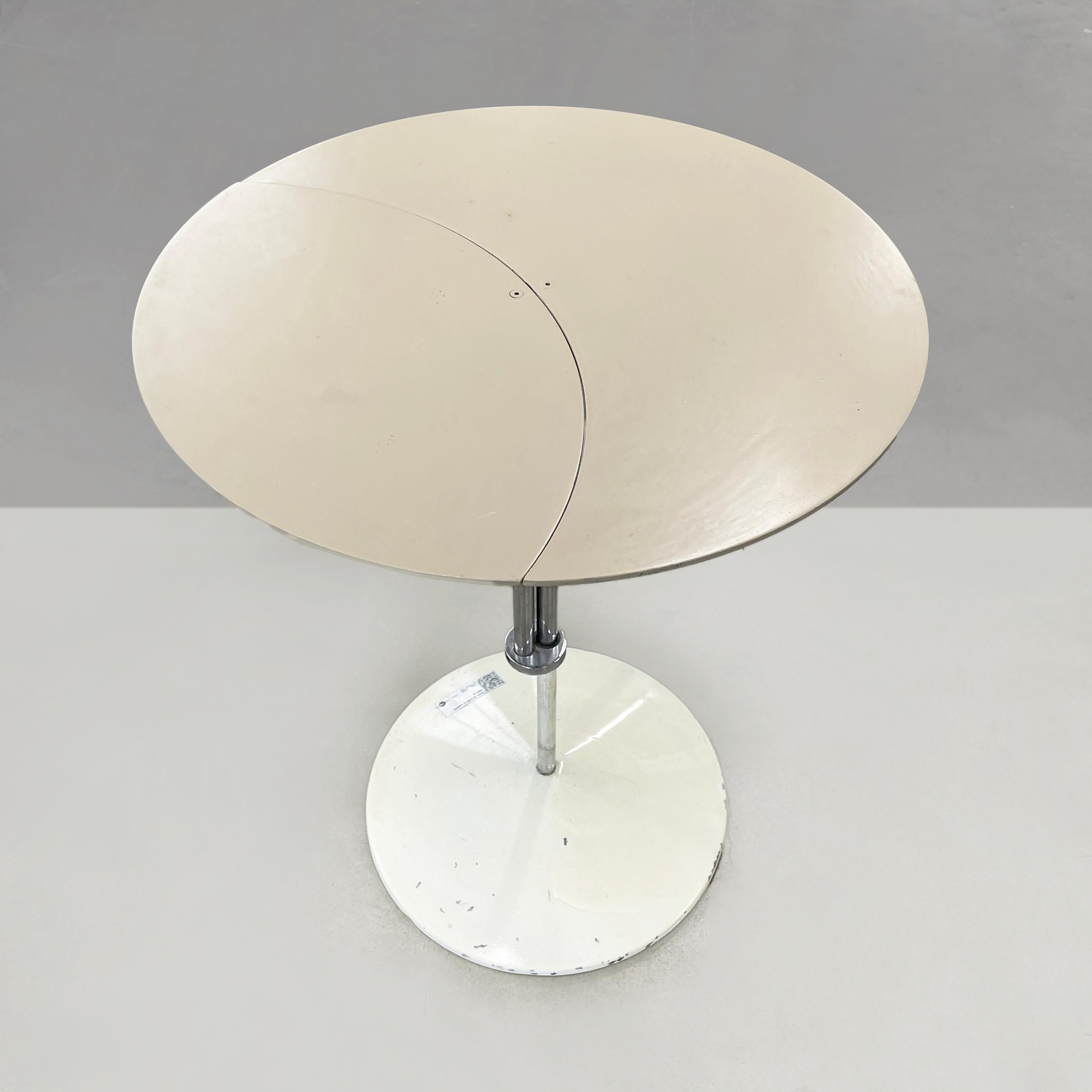 Mesa de centro redonda moderna italiana de metal gris y blanco con estante doble, años 90 Italiano en venta