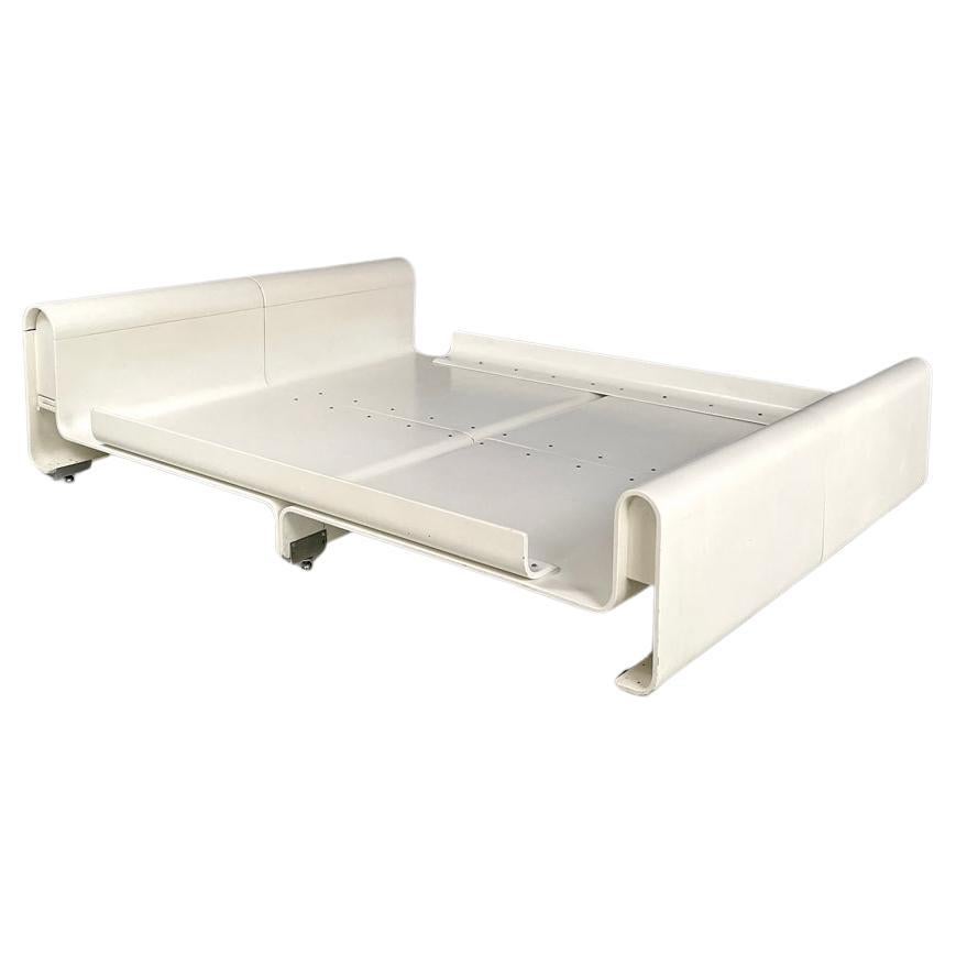 Cama doble moderna italiana Aiace de madera blanca de Benatti, años 70