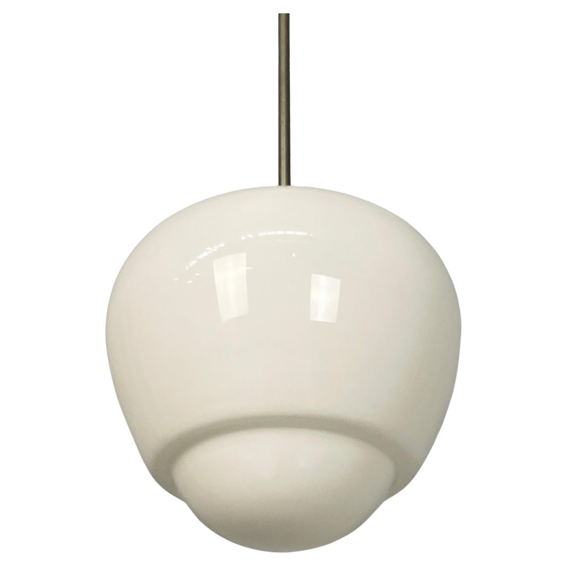 Lampadari italiani di metà secolo in vetro opalino bianco, anni
70