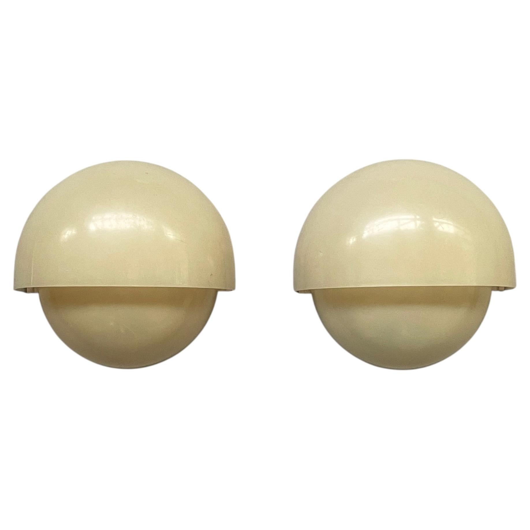 Apliques de plástico de estilo moderno de mediados de siglo de Mania Magistretti para Artemide, década de los 60