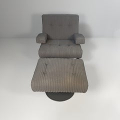Sillón y puf italianos de estilo moderno de mediados de siglo, diseñados por Eugenio Gerli para Tecno, década de los 60