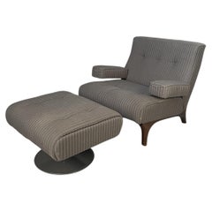 Sillón y puf italianos de estilo moderno de mediados de siglo, diseñados por Eugenio Gerli para Tecno, década de los 60