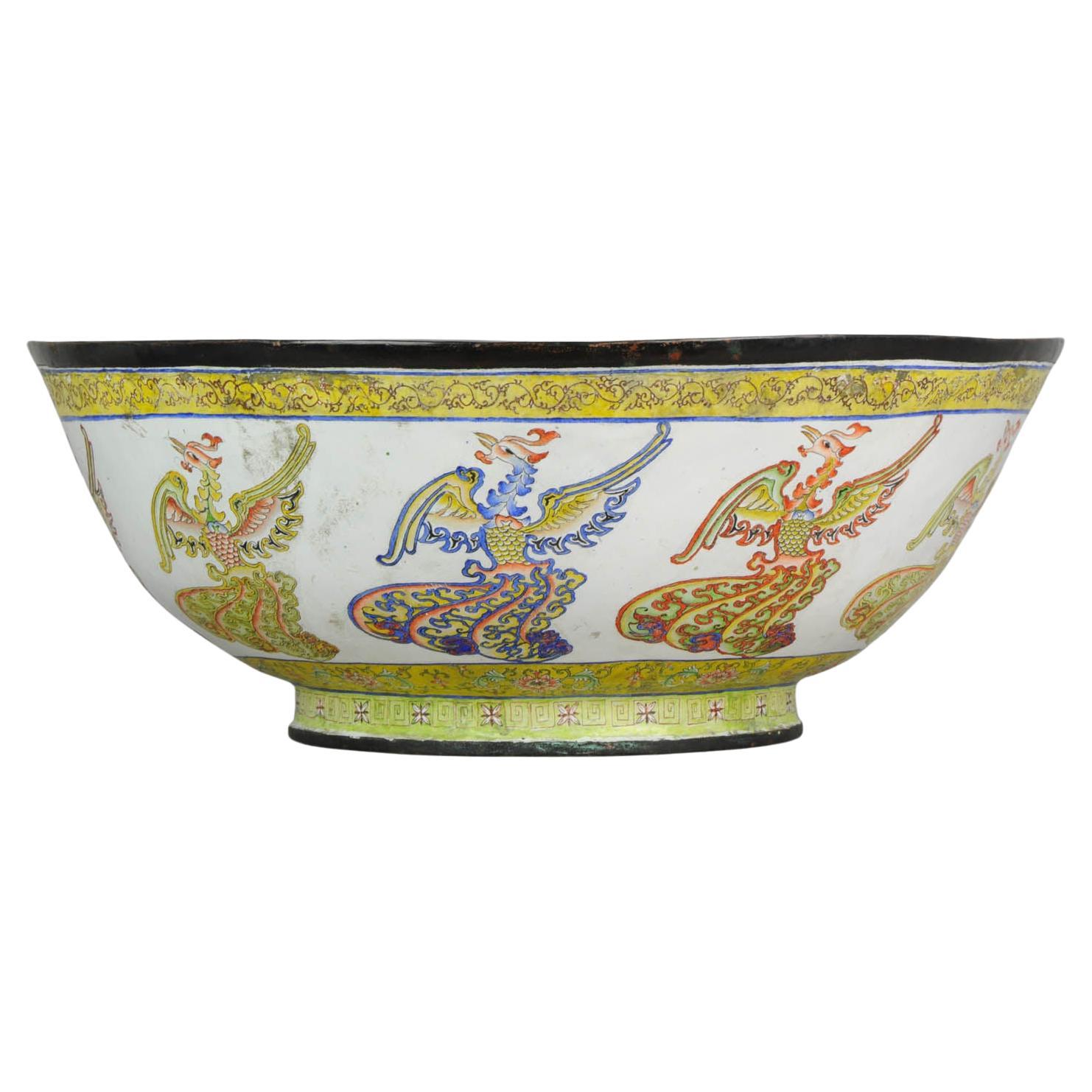 Ancien grand bol cantonéen marqué Kangxi, marqué du palais de Bejing et dragon chinois en vente