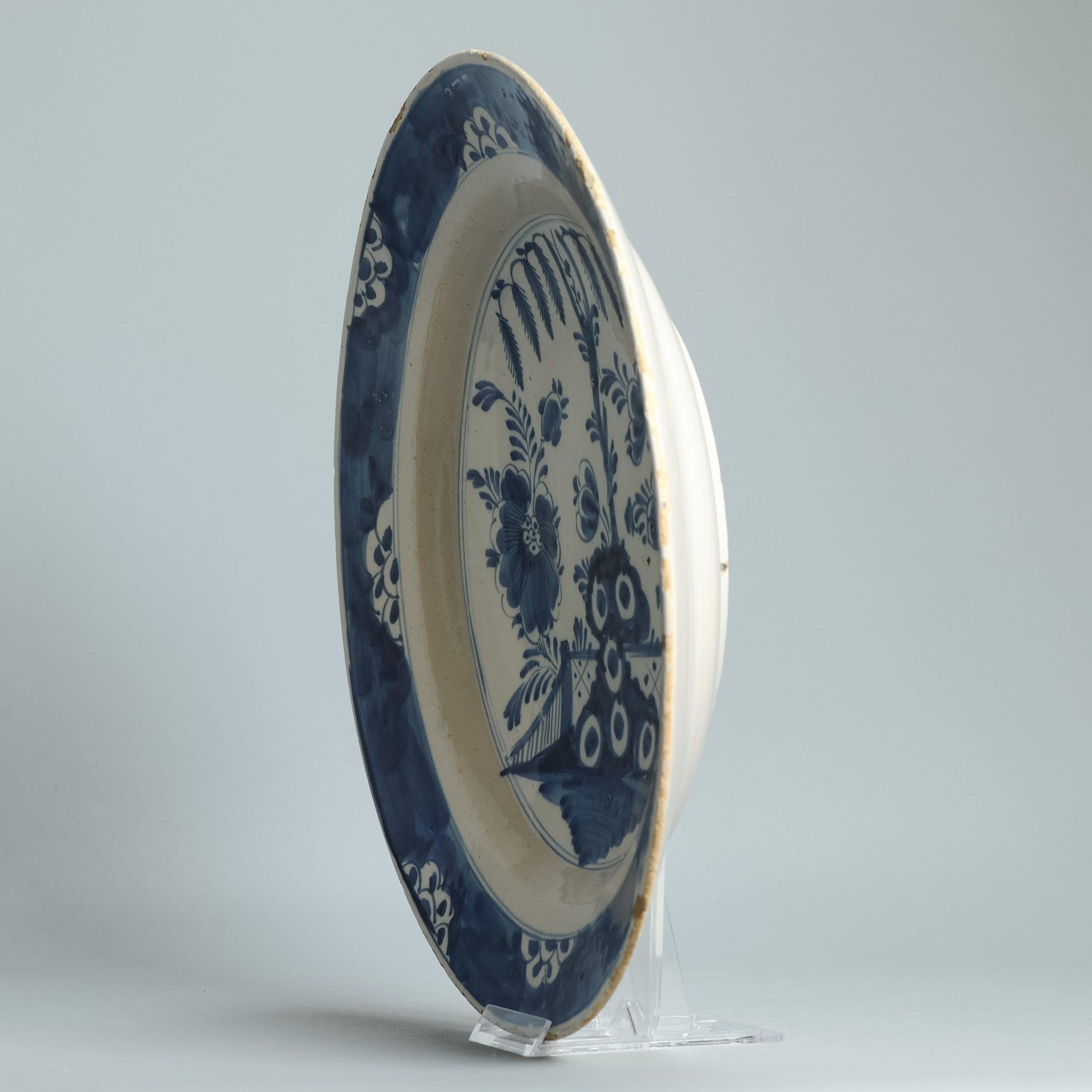 Porcellana 34.7CM Antico piatto di terracotta Delft olandese del 18° secolo Basato su P & A cinese in vendita