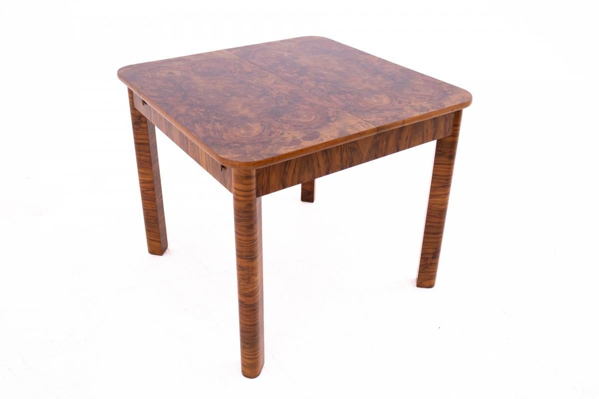 Extendable Art Deco table from the mid-20th century.

Furniture in very good condition, after professional renovation.

Dimensions: height 78 cm / length 91 - 150 cm / depth 91 cm
