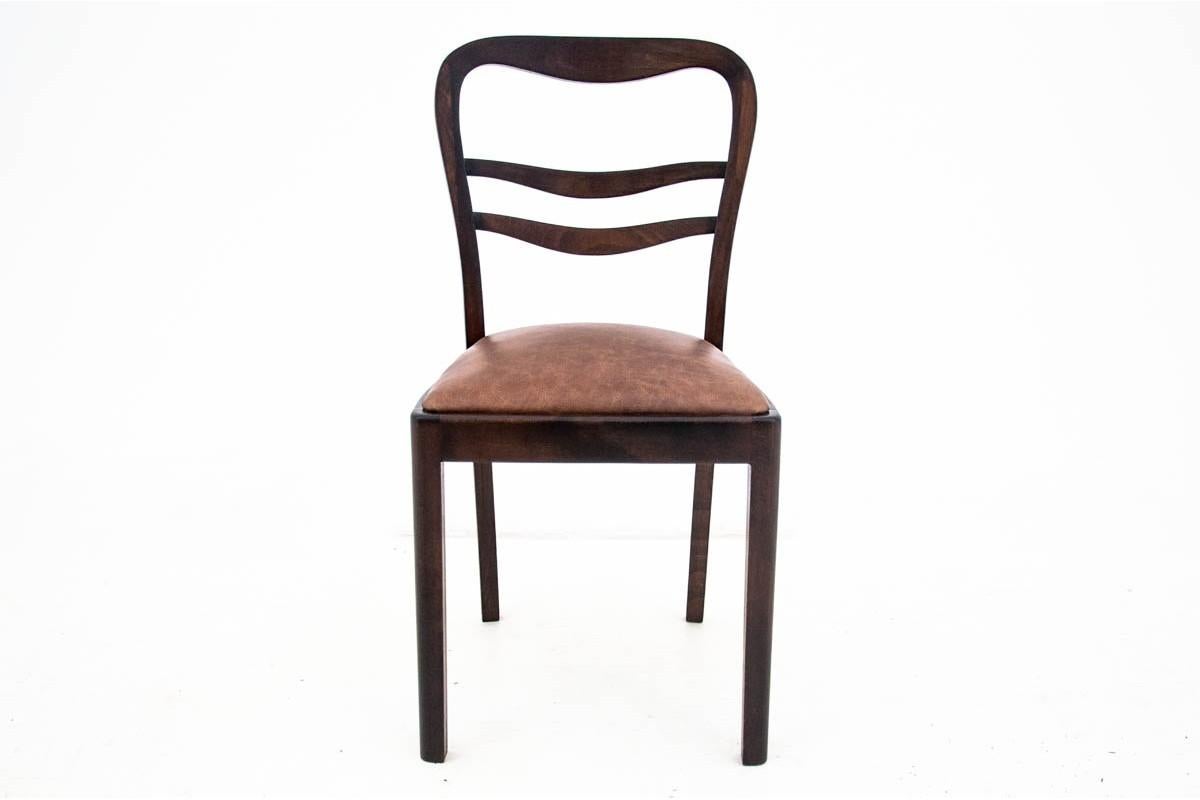 Ausziehbarer Tisch mit 4 Stühlen im Art Deco Stil, Polen, 1940er Jahre. (Mitte des 20. Jahrhunderts) im Angebot