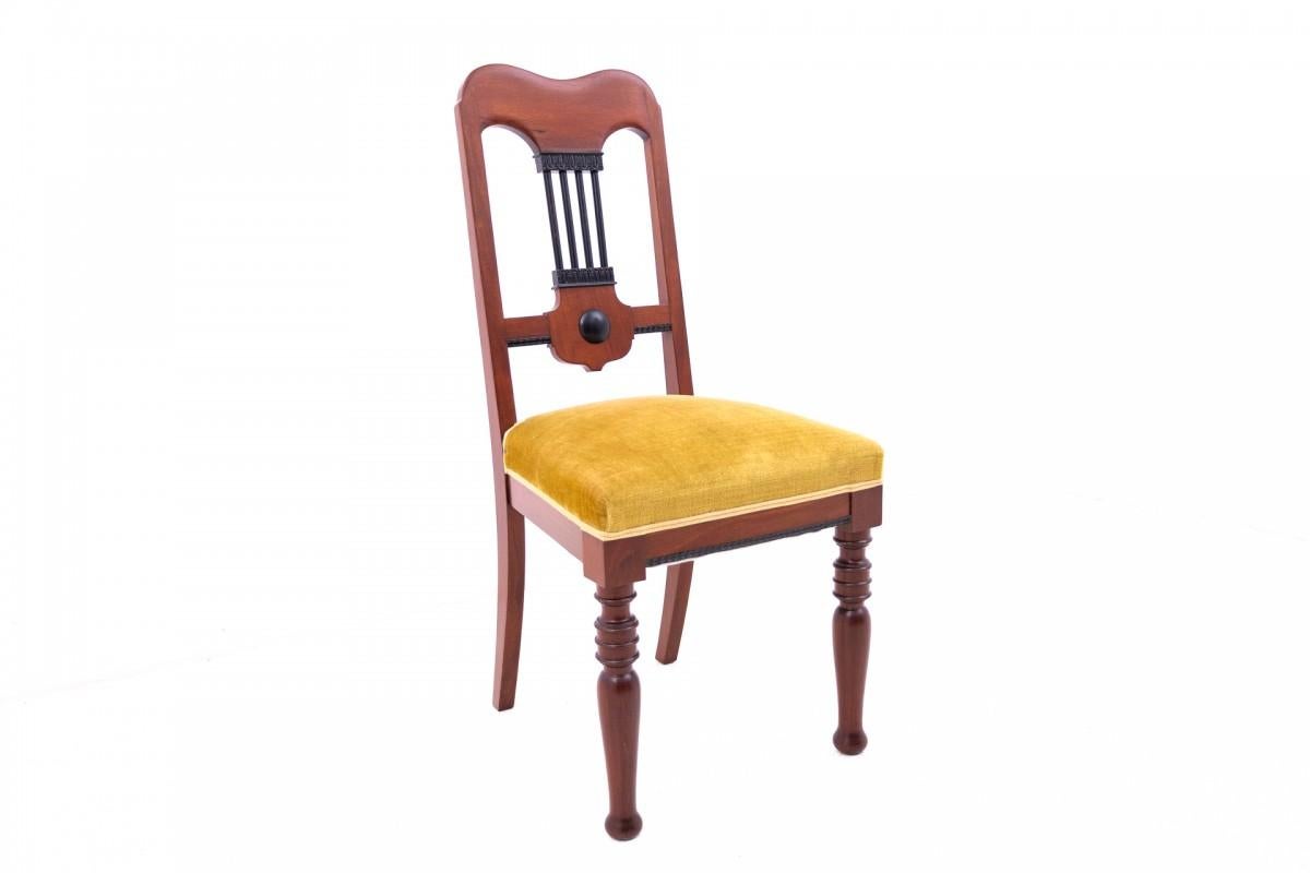 20th Century A table and four chairs from the early 20th century. For Sale