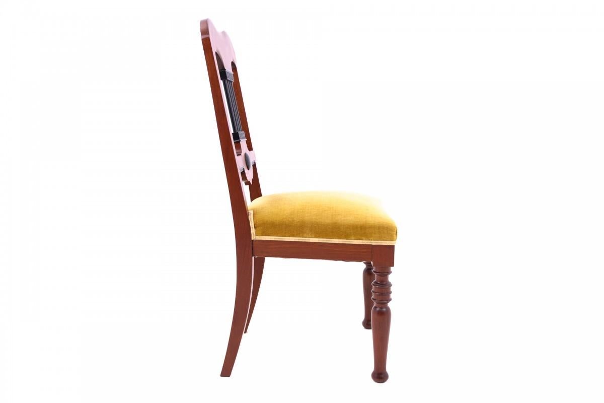 A table and four chairs from the early 20th century. For Sale 4