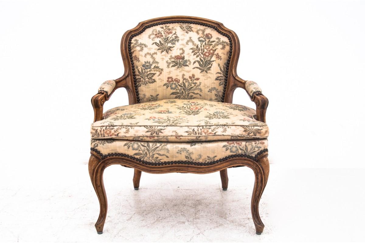 Poltrona in stile Louis Philippe, Francia, circa 1900.

In ottime condizioni, la tappezzeria può essere sostituita con un sovrapprezzo.

Legno: noce

Dimensioni: altezza 70 cm, altezza seduta 40 cm, larghezza 62 cm, profondità 62 cm