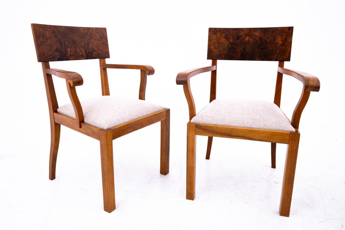 Ensemble de fauteuils Art déco, Pologne, années 1940.

Très bon état, après rénovation professionnelle et remplacement de la sellerie.

Bois : noyer

dimensions :

hauteur 92 cm hauteur du siège 44 cm largeur 65 cm profondeur 59 cm
Dimensions :