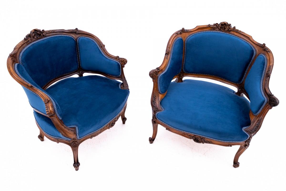 Coppia di poltrone del 1880 circa, Francia. Il set di poltrone è composto da una poltrona da donna (più piccola) e da una poltrona da uomo (più grande).

Mobili in ottime condizioni, ristrutturati professionalmente. La tappezzeria è stata sostituita