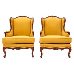 Paire de fauteuils à oreilles, France, vers 1920.
