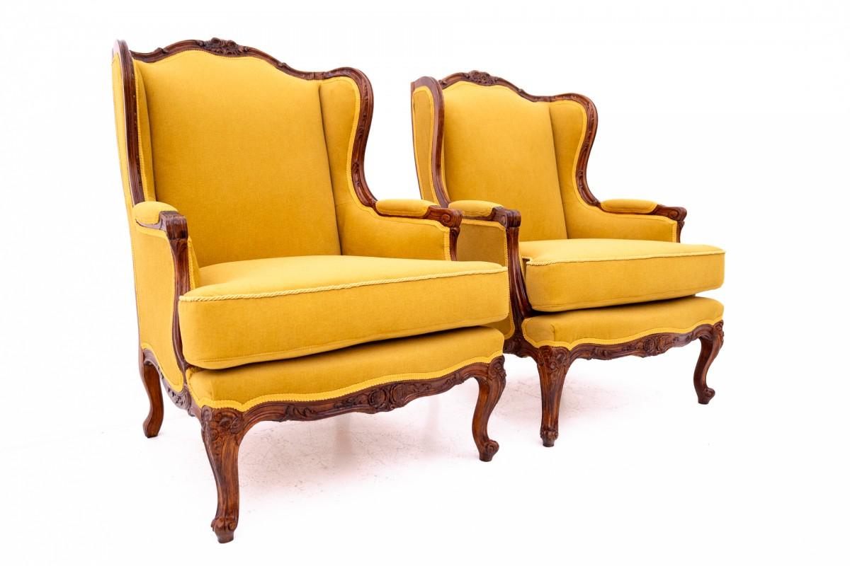Paire de chaises à oreilles, France, vers 1920.

Très bon état, après une rénovation professionnelle. Les chaises ont été recouvertes d'un nouveau tissu.

Bois : noyer

Dimensions : hauteur 102 cm / hauteur d'assise 47 cm / largeur 72 cm /