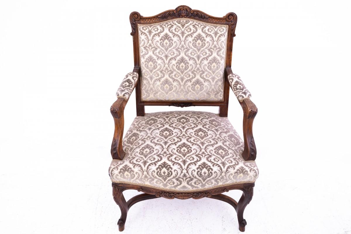 Coppia di poltrone, Francia, 1900 circa.

Ottime condizioni.

Legno: noce

Dimensioni: altezza 98 cm altezza seduta 45 cm larghezza 65 cm profondità 57 cm