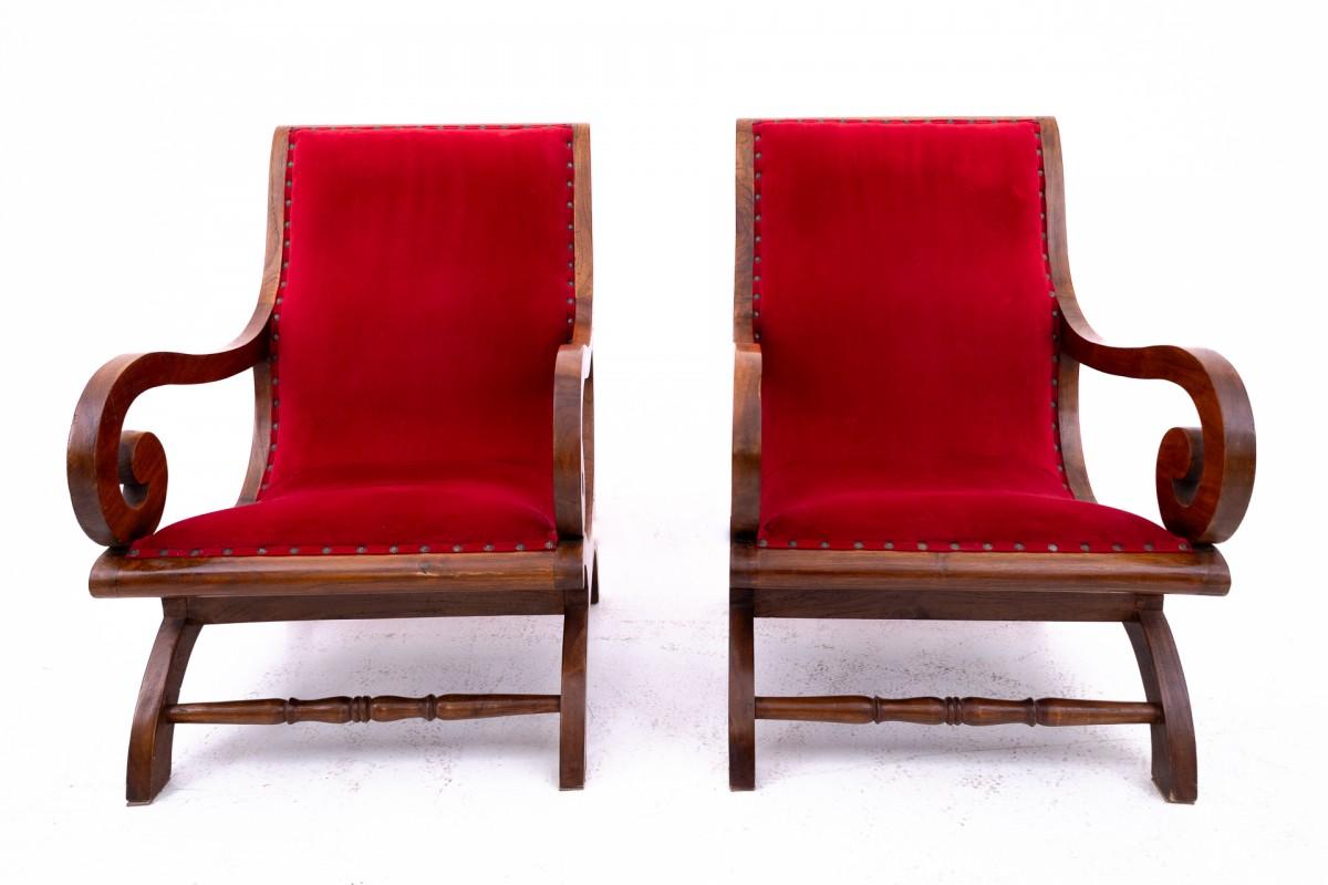 Fauteuils d'environ 1920, Europe du Nord.

Meubles en très bon état.

Dimensions : hauteur 93 cm / hauteur d'assise 35 cm / largeur 61 cm / profondeur 91 cm