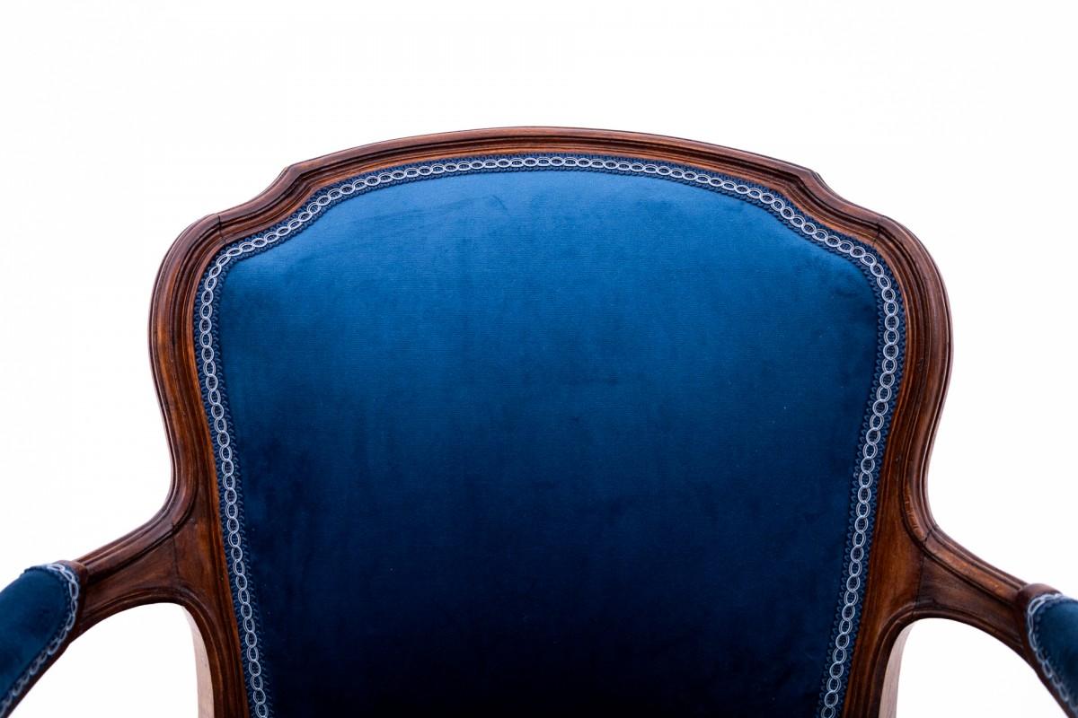 Sillón estilo Luis XVI, Francia, ca. 1920 .

Muy buen estado, tras una renovación profesional y sustitución de la tapicería.

Madera: nogal

dimensiones altura 70 cm altura del asiento 38 cm anchura 65 cm profundidad 60 cm