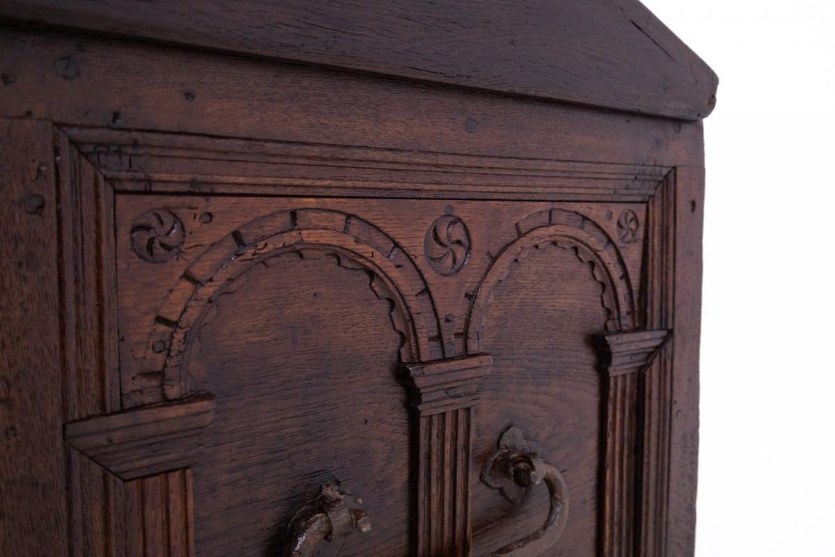 Coffre ancien du milieu du 19ème siècle, France. en vente 6