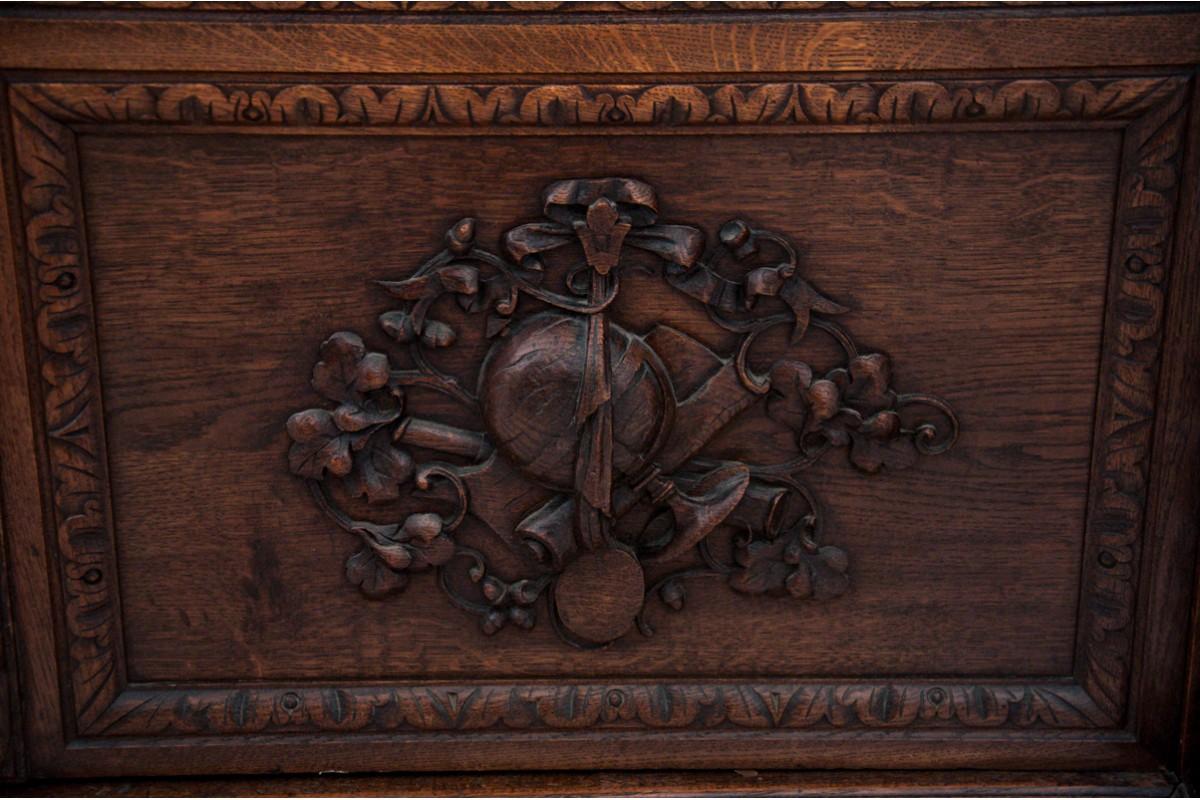 Library in the neo-renaissance style, circa 1890. For Sale 3