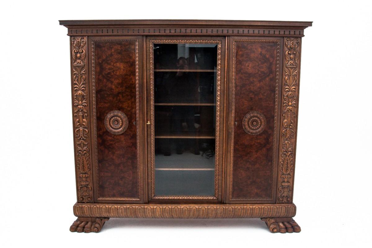 Un set da ufficio del 1910 circa proveniente dalla Germania.

I mobili sono in ottime condizioni.

Dimensioni:

Scrivania: altezza 79 cm / larghezza 166 cm / profondità 80 cm

Biblioteca: altezza 191 cm / larghezza 213 cm / profondità 46,5 cm