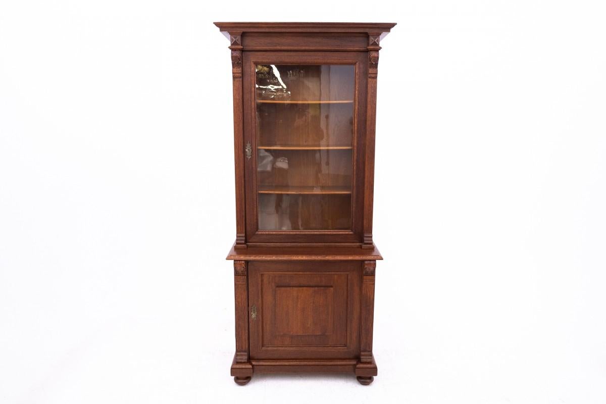 Antique library from the turn of the 19th and 20th centuries, Northern Europe.

Furniture in very good condition, after professional renovation.

Dimensions: height 202 cm / width 96 cm / depth 49 cm