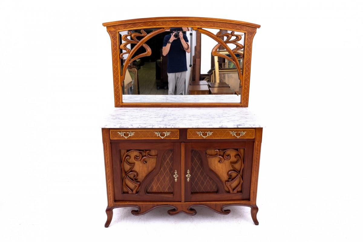 Table de toilette ancienne d'environ 1900, France.

Meubles en très bon état, après une rénovation professionnelle.

Dimensions : hauteur 167 cm / largeur 129 cm / profondeur 61 cm