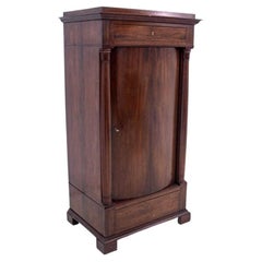 Commode ancienne, Europe du Nord, vers 1860.