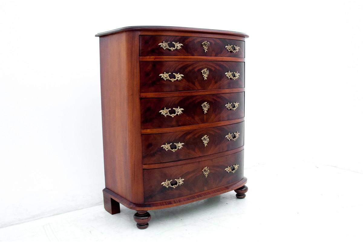 Historical chest of drawers from the turn of the 19th and 20th centuries.

Dimensions: height 122 cm / width 102 cm / depth 56 cm.