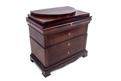 Commodes and Chests of Drawers
