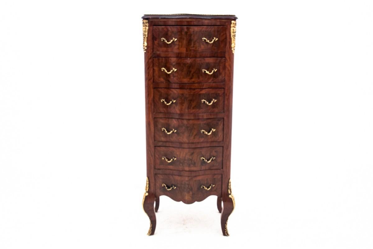 Chest of drawers - chiffon, France, around 1880.

Very good condition.

wood: walnut

dimensions: height 115 cm width 49 cm depth 38 cm