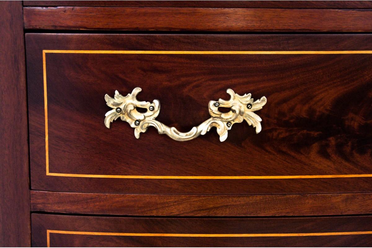 Noce Cassettiera antica, Nord Europa, a cavallo tra il XIX e il XX secolo. in vendita