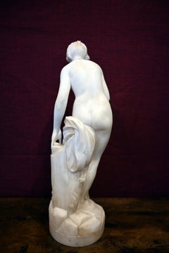 White marble statuette – Modern School – Venus at the Bath (or The Bather) 1707
